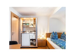 2. Schlafzimmer mit Küchenblock