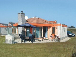 Große Terrasse mit Windfang