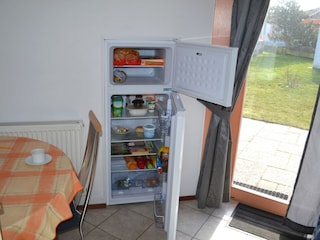 Großer Kühlschrank ( 168 l )  mit Gefrierfach ( 45l )