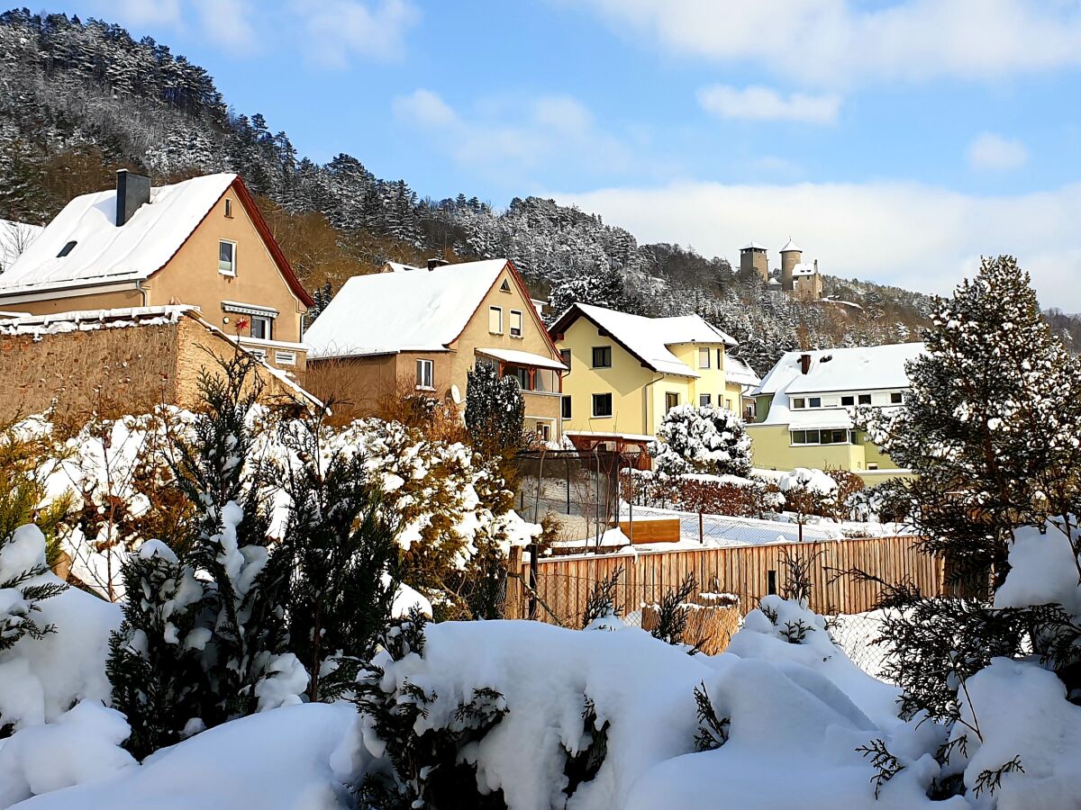 Blick vom Balkon im Winter auf Burg Normannstein