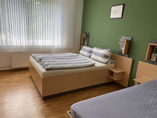 Schlafzimmer 1