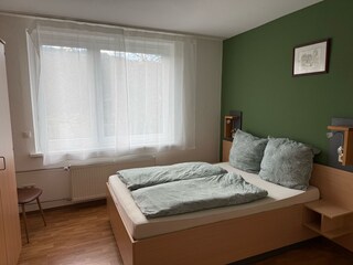 Schlafzimmer 1