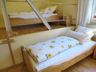 FW Libelle Schlafzimmer mit Einzebetten auf 2 Ebenen