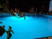 Pool bei Nacht