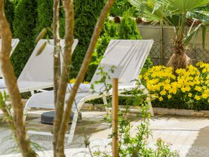 Laura - Apartment A with Terrace and Pool View