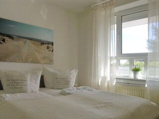 Schlafzimmer mit Doppelbett