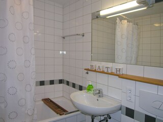 Badezimmer mit Wanne