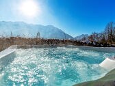 ganzjährig beheizter Whirlpool mit Aussicht