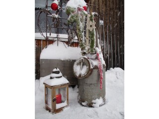 Dekorationen vor und im Haus