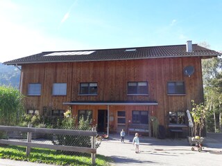 Viel Platz vor dem Haus