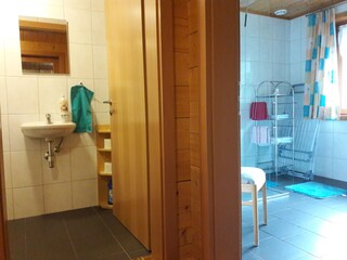 Badezimmer und Toilette neben einander