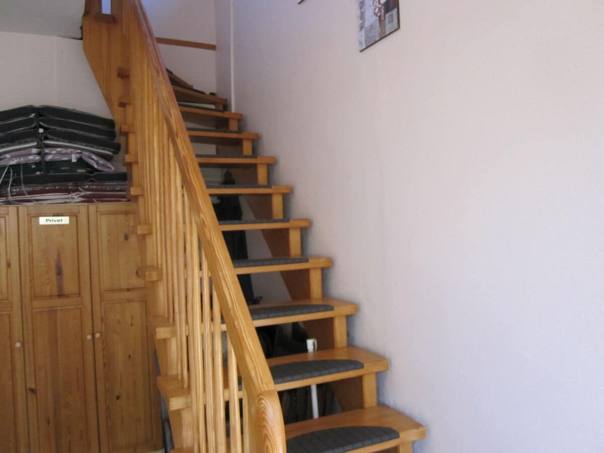 Treppe im Innenbereich zur Wohnung