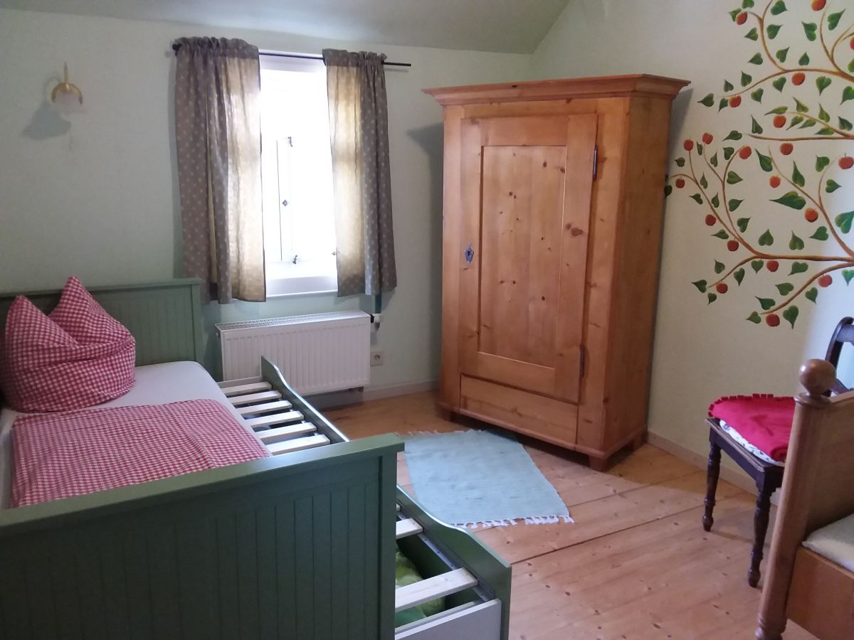 Bett Ausziehbar Zum Doppelbett ferienwohnung gro 223 e fewo weiherhof ehrenberg familie Bett Ausziehbar Zum Doppelbett ferienwohnung gro 223 e fewo weiherhof ehrenberg familie