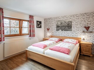 Schlafzimmer 1