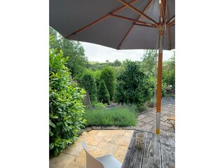 Terrasse mit Blick ins Feld