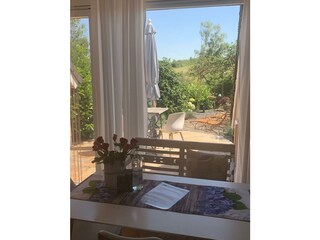 vom Wohnzimmer Blick auf Terrasse