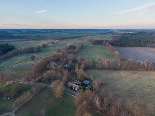 Die Burg und die Ferienhäuser