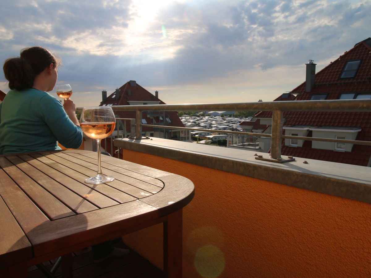 kleiner Balkon mit Süd-West-Ausrichtung