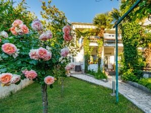 Apartments Cupar - Karlo, 100 m from the beach