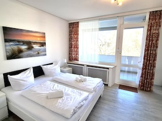 Schlafzimmer mit Balkon