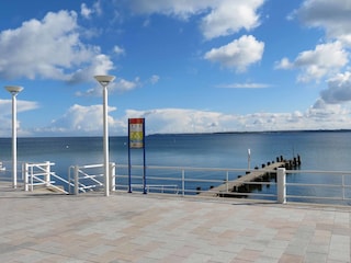 Badesteg ca. 50 M vorm Haus