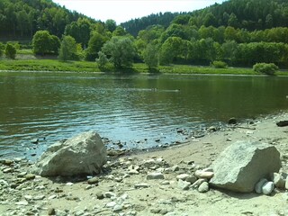 Bademöglichkeit an der Elbe vor dem Haus