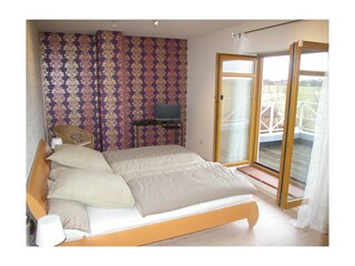 Schlafzimmer 1