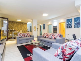 Geräumiges Wohnzimmer