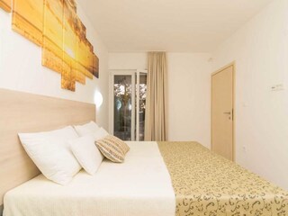Schlafzimmer mit Zugang auf die Terrasse