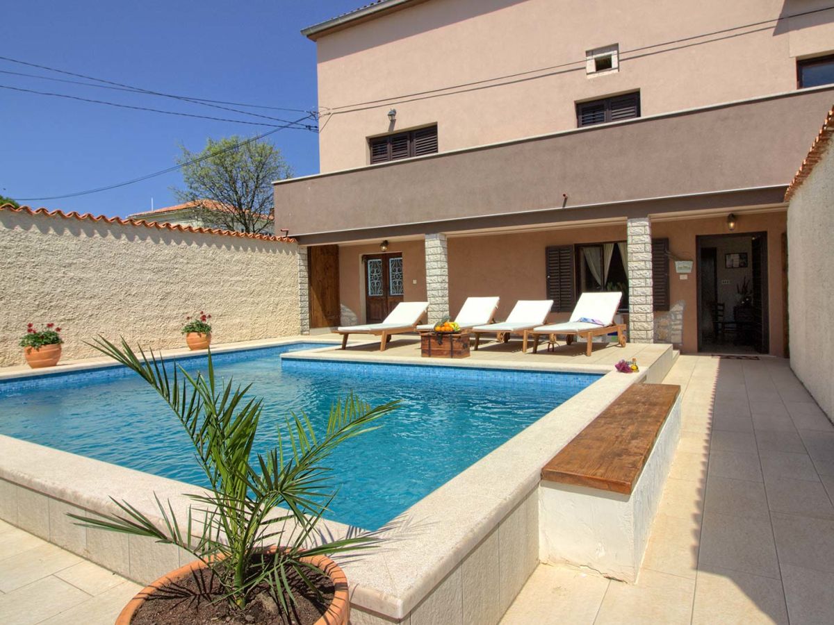 Villa Eleonora with pool in Manjadvorci - wiibuk.com