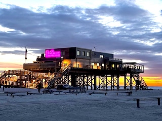 neue Strandbar 54 im Abendlicht