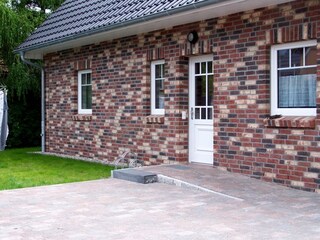 ein Parkplatz steht für jede Wohnung zur Verfügung