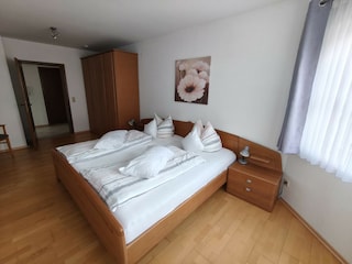 Schlafzimmer 1