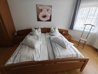 Schlafzimmer 1