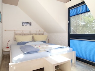 1. Schlafzimmer oben neben dem 2. Bad