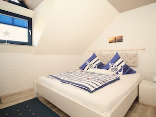 2. Schlafzimmer oben neben Bad und 1. Schlafzimmer