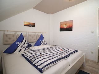 2. Schlafzimmer oben neben dem Bad und 1. Schlafzimmer