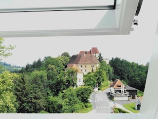 Ausblick vom Ferienhaus zum Schloss Seggau