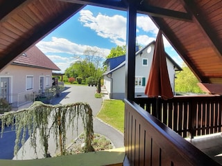 Ausblick vom Balkon in den Innenhof