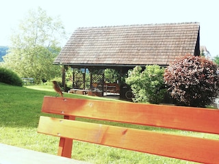 Blick von der Terrasse in den Garten