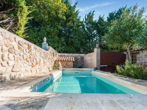 Ferienhaus Holiday Home in Lorgues with Pool and Terrace
