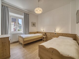 second bedroom,