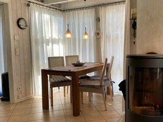 Essbereich und Kamin
