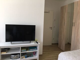 Schlafzimmer II mit TV