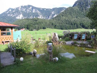 Garten mit Pavillon