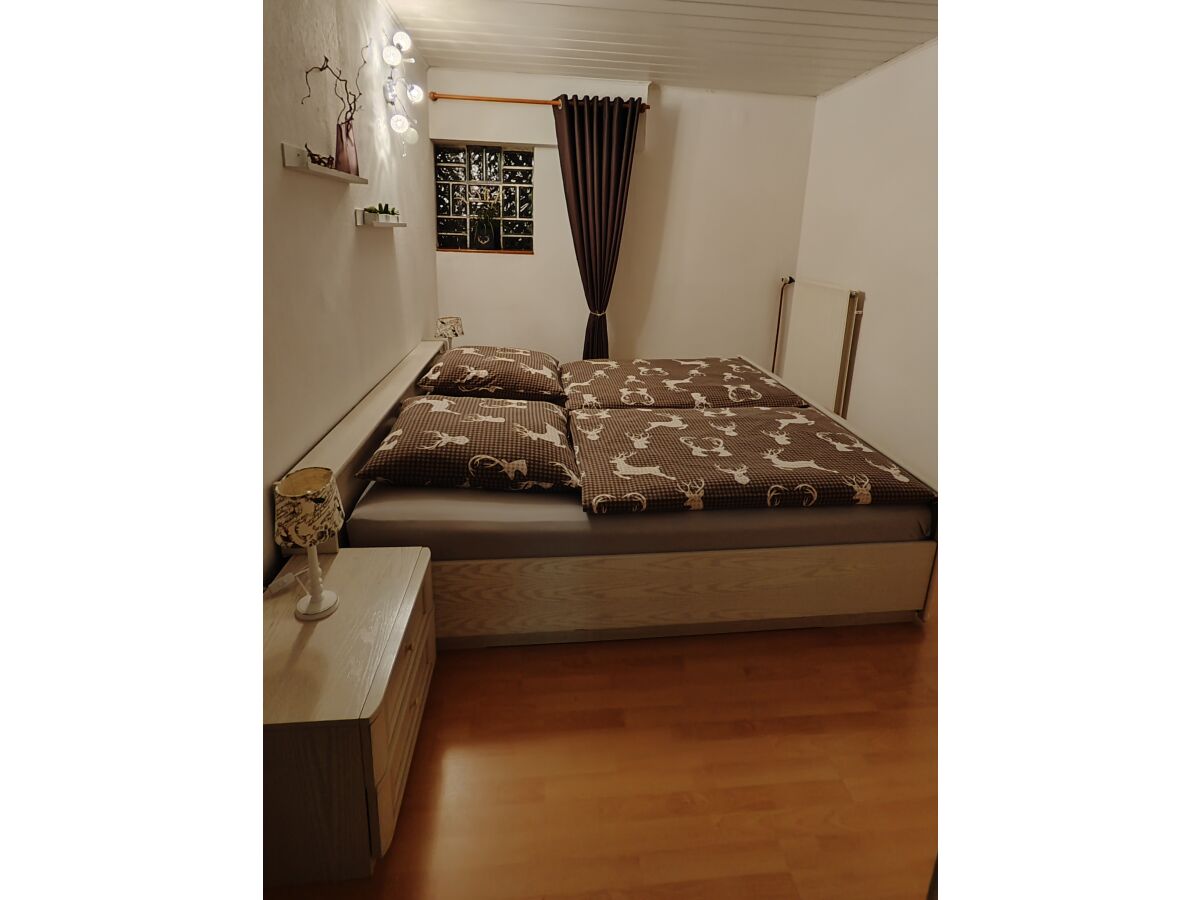 Schlafzimmer mit Doppelbett