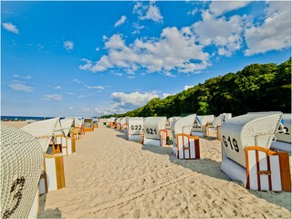 Breiter Strand in der Nähe der Aparatment.