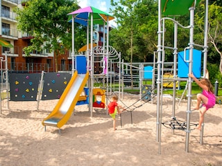 Spielplatz für Kinder im  Kompex