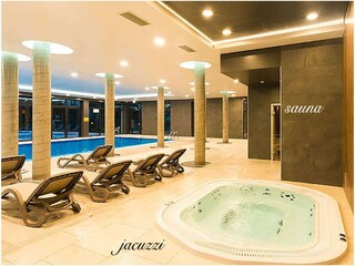 Jacuzzi, Sauna und Pool vorOrt