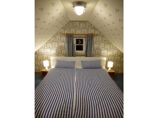 Schlafzimmer unter dem Dach